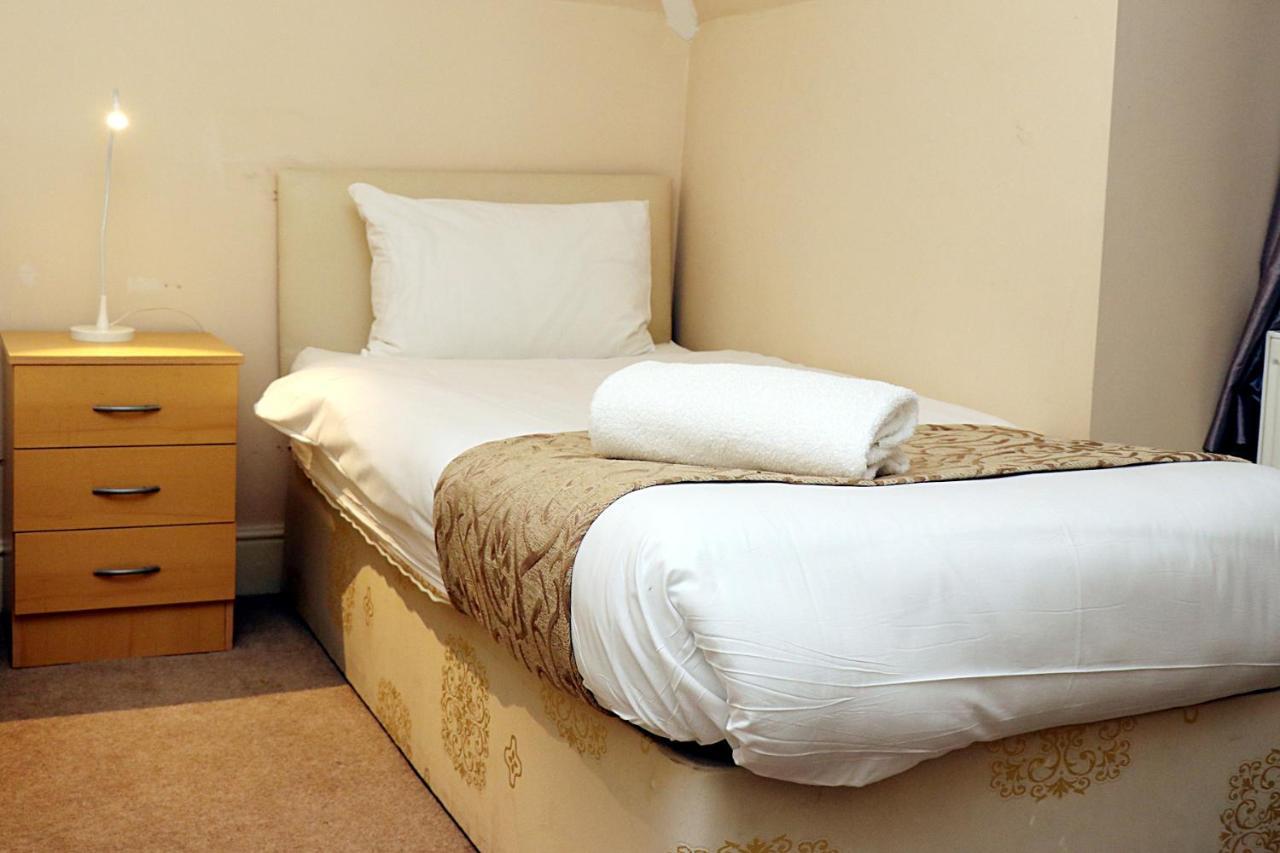 Gatwick Inn Hotel - For A Peaceful Overnight Stay Horley Exteriör bild