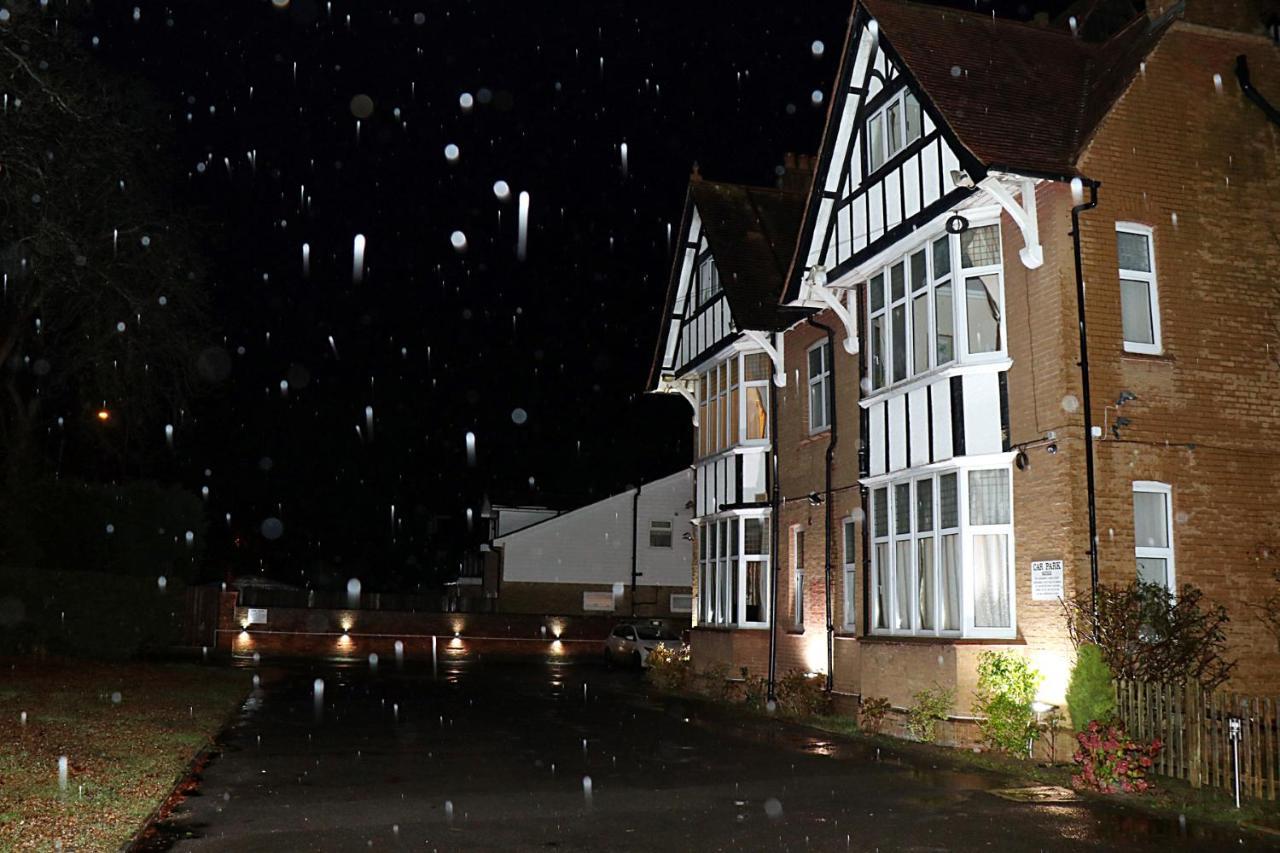 Gatwick Inn Hotel - For A Peaceful Overnight Stay Horley Exteriör bild