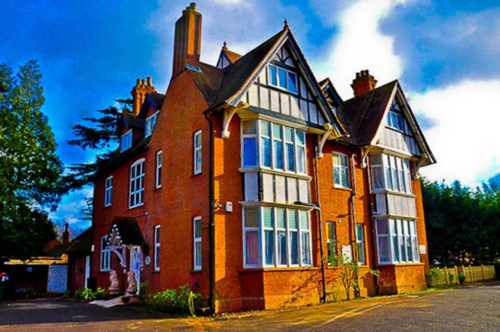 Gatwick Inn Hotel - For A Peaceful Overnight Stay Horley Exteriör bild